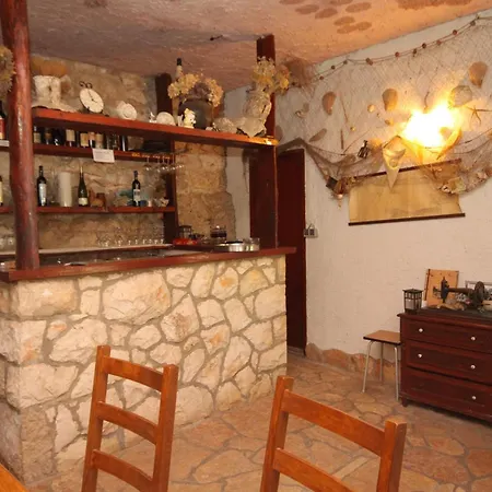 Karkavac - Scedro 8801d Jelsa (Hvar)