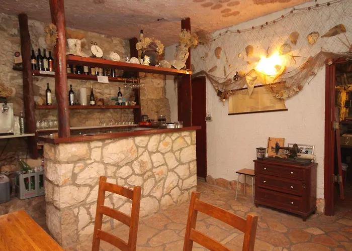 Karkavac - Scedro 8801d Jelsa (Hvar)